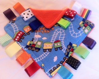 Manta/edredón/regalo con temática de tren desbocado para bebé o niño pequeño: se puede personalizar