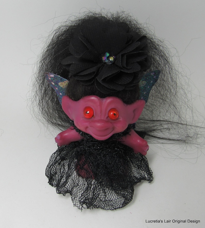 Nicely Made TROLL KEY CHAIN 3//4/" Unmarked Troll NEW