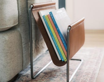 Porta-revistas de couro: suporte moderno de aço para livros e laptops