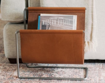 Skórzany stojak na czasopisma: Nowoczesny stalowy uchwyt na książki i laptopa