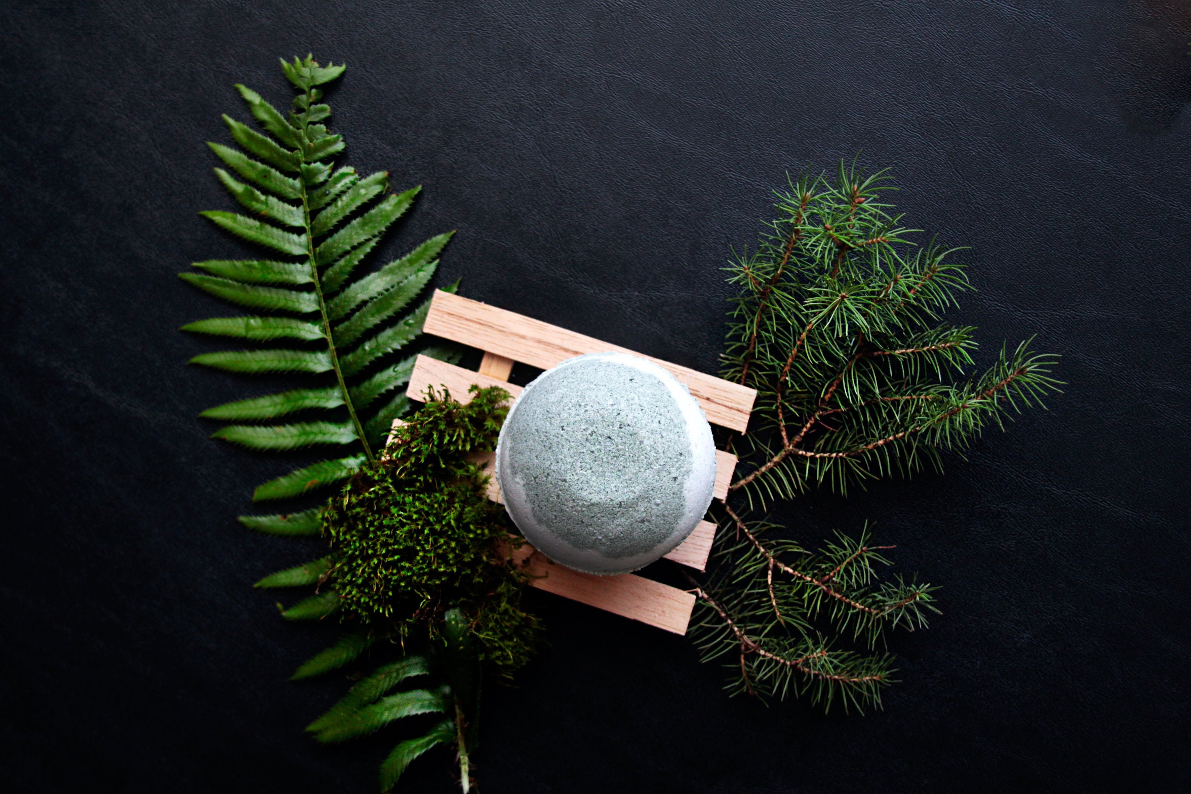 Mix Misty Forest Bath Bomb with Spirulina; Invigorating Sap & Pine Notes