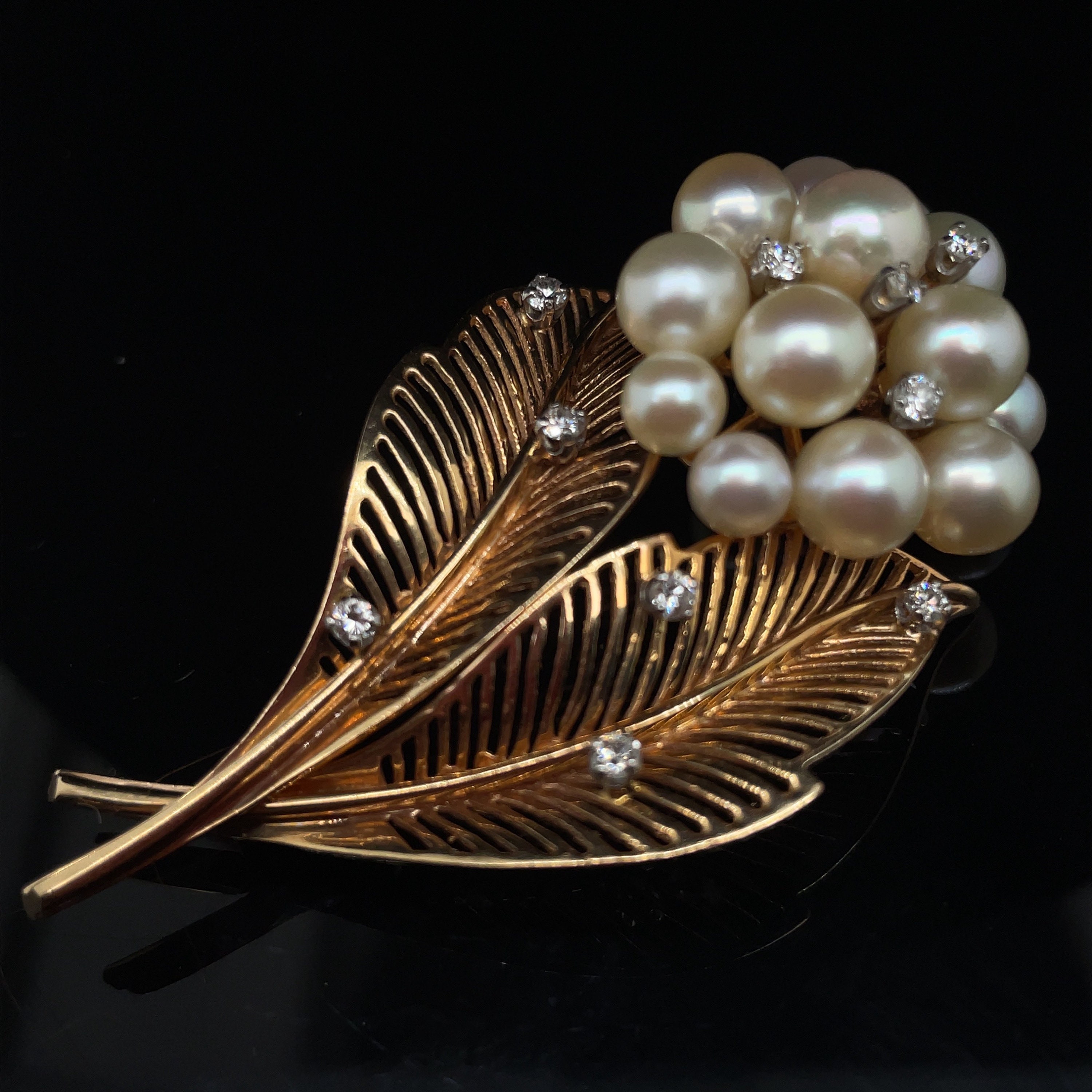 Luxury Designer Womens Bow Brooch Pin With Gold Letter And Pearl Diamond  Accents Vintage Breastpins And Accessories From Jariser, $19.21