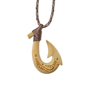 Mixed Hawaiian Fish Hook Crescent Moon Pendant Choker Amulet Imitation Bone  Carved NZ Maori Jewelry Gift MN542 From Ygvhl, $30.19