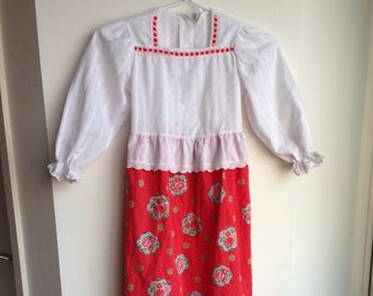 Vintage/Retro girls floral maxi dress with long sleeves. Size 6/7.