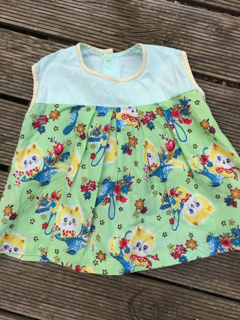 1970s retrovintage toddlerbaby set with kitten print Approx size 1.