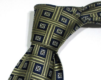 Vintage Burberrys Herringbone Pattern Navy Blue Color Woven Silk Cravat Classic Necktie Tie