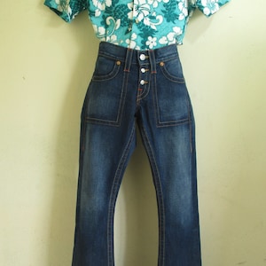 True Religion Jean TONY indigo délavé foncé, coupe slim, taille basse évasée, coupe évasée en coton denim, taille 27