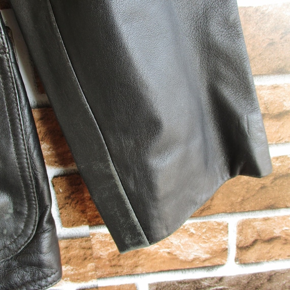 GAP Solid Pattern Black Color Genuine Leather But… - image 5