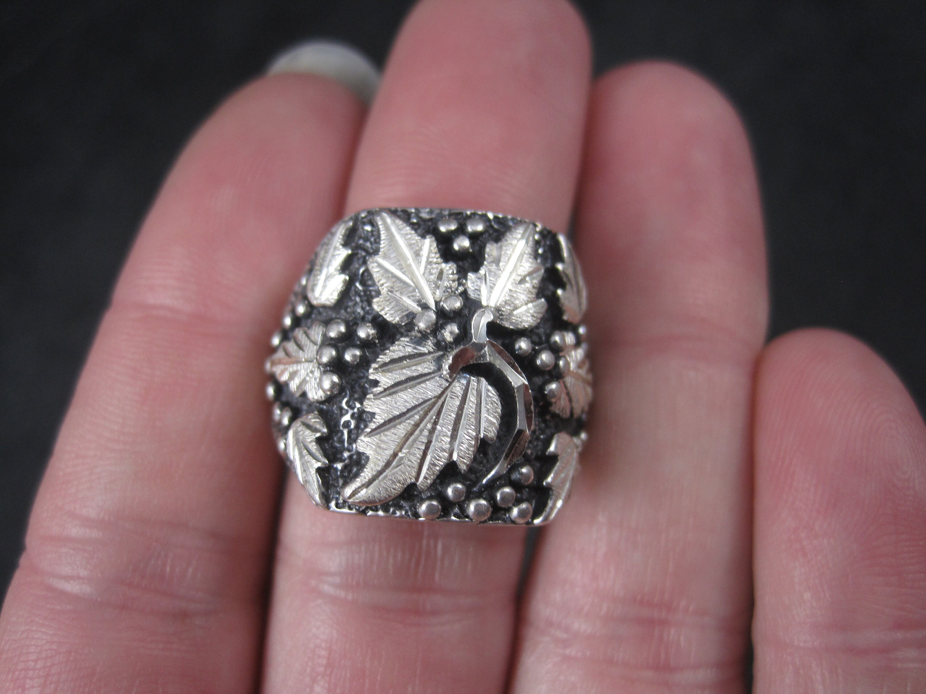 B602 used vintage silver925 ring リーフ リング Vintage 90s Black Hills Sterling Silver Leaf Ring Size 4 NOS