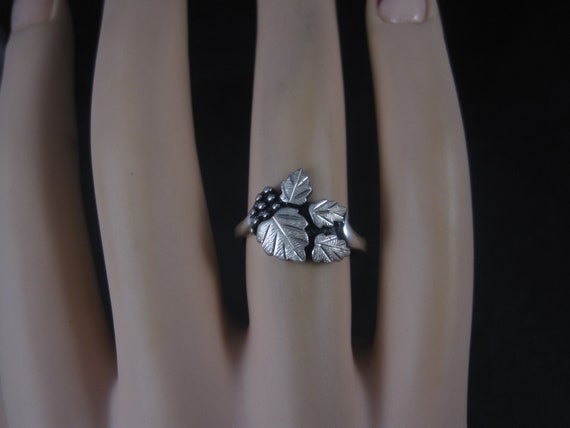 Vintage Sterling Black Hills Silver Leaf Ring Siz… - image 9