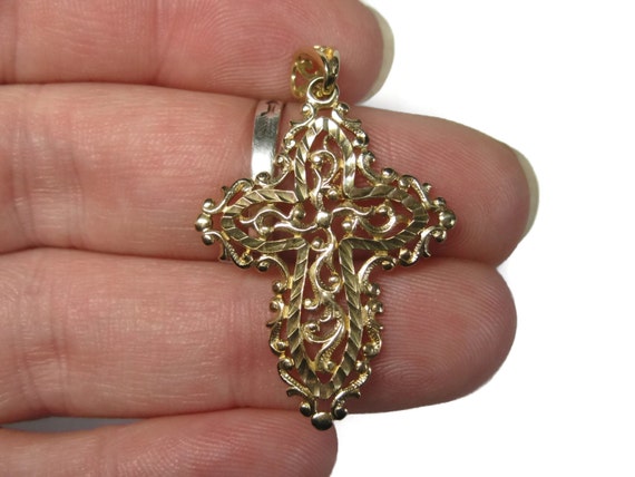 Vintage 10K Diamond Cut Filigree Cross Pendant - image 10