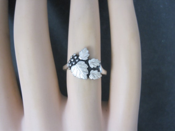 Vintage Sterling Black Hills Silver Leaf Ring Siz… - image 6