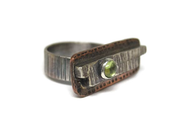 Vintage Modernist Sterling Copper Peridot Ring Si… - image 4