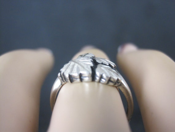 Vintage Sterling Black Hills Silver Leaf Ring Siz… - image 8