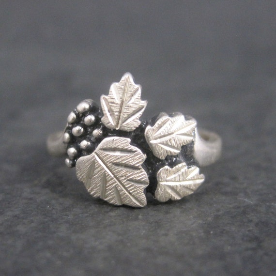 Vintage Sterling Black Hills Silver Leaf Ring Siz… - image 1