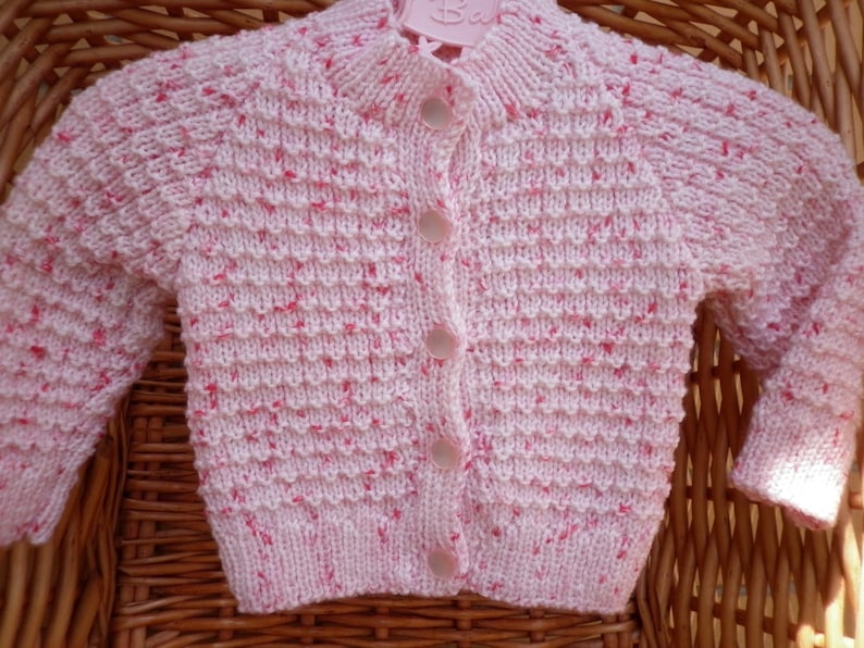 Baby/'s pink flecked cardigan which fits a 16 inch underam or a 0-3 month old.