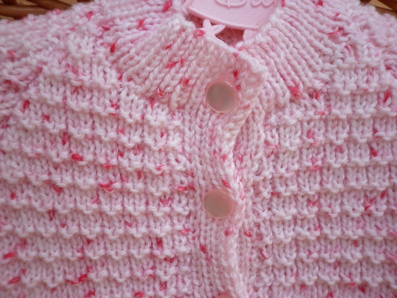 Baby/'s pink flecked cardigan which fits a 16 inch underam or a 0-3 month old.