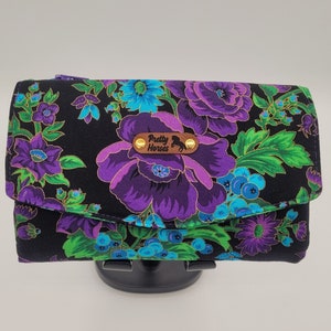 Cartera Mediana con Estampado de Flores Moradas / Cartera con Compartimento con Cremallera
