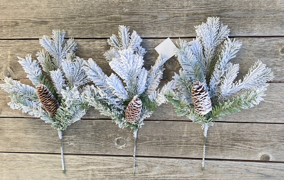 Snow Flocked Pine Spray, 16 Christmas Greenery Picks, Set of 3 Snowy  Greenery, Christmas Tree Spray/pick, Wreath Supplies 