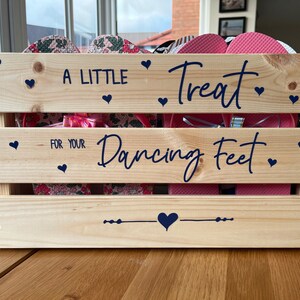 Segno di piedi danzanti, segno di cassa di infradito di nozze, adesivo decalcomania in vinile di matrimonio fai da te, opzioni per cassa di legno, supporto o cornice in acrilico A5 o A4