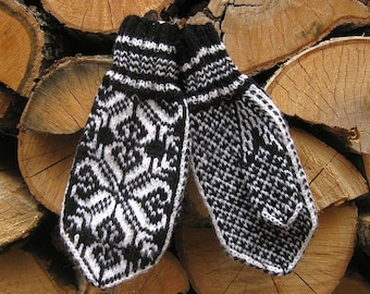 Selbu, Norway Rose Pattern Mittens Knit in Black and White. Sport weight. Smaller size. 4" wide