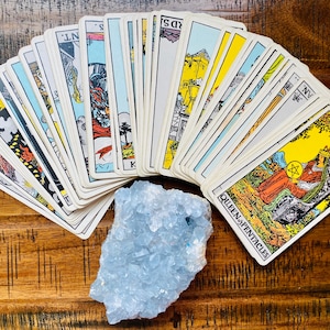 Cumpleaños Año de Retorno Solar Por Delante De Tarot Lectura
