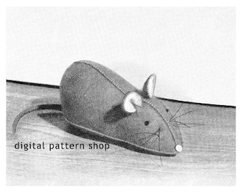 Modello digitale per cucito di un puntaspilli a forma di topo vintage anni '50 - S01