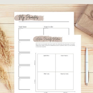 Könnte beinhalten: Ein druckbares Arbeitsblatt mit dem Titel "Meine Prioritäten" und einem Abschnitt zum Auflisten von Aufgaben und Schritten, die zu unternehmen sind. Das Arbeitsblatt enthält auch eine "Action Priority Matrix" mit vier Quadranten, die mit "Schnelle Gewinne", "Hauptprojekte", "Füll-Aufgaben" und "Danklose Aufgaben" beschriftet sind.