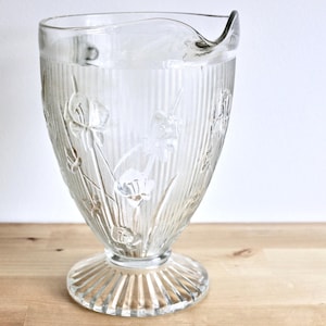 1920er Depression Kristallglaskrug ~ Hergestellt von Jeanette Company ~ Iris & Fischgrätenmuster ~ Hergestellt in den USA