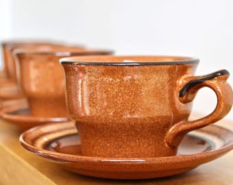 Franciscan, década de 1970 ~ 5 juegos ~ Juego de taza y platillo ~ Marrón canela ~ Hecho en Inglaterra