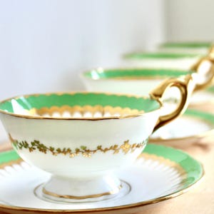 Década de 1920 ~ 4 juegos ~ Juegos de taza y platillo de porcelana fina Coalport Pottery ~ Hecho en Inglaterra ~ Diseño Spear Point Green ~ Fabricado para Ryrie Bros (Birks)