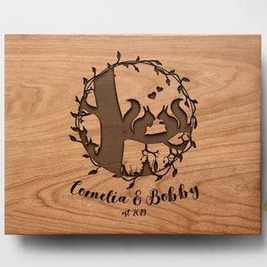 Squirrel lover Cutting board, Housewarming Gift, Squirrel Tree Serving Tray, Wedding Gift Cutting board, Engraved Personalized Cutting Board