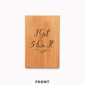 Tarjeta de madera personalizada del 5º aniversario grabada para el marido. (DE DOS CARAS)
