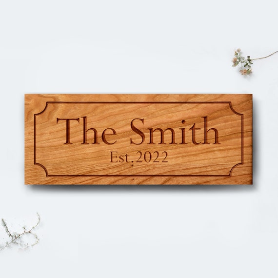 Cartel personalizado con nombre en madera