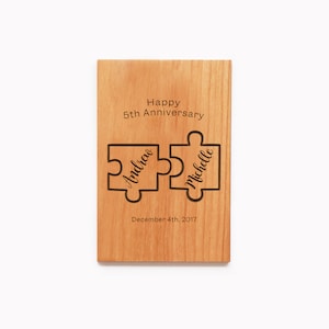 Biglietto personalizzato per il 5° anniversario in legno puzzle. Regalo per lui