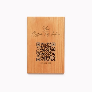 Benutzerdefinierter scannbarer QR-Code auf Holzkarte graviert, personalisiertes Geschenk.