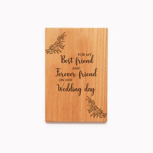 Tarjeta de madera personalizada para mi mejor amiga en su día de boda grabada a medida.