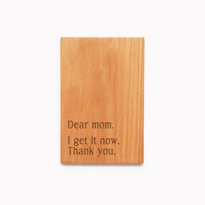 Biglietto d'auguri personalizzato per la festa della mamma inciso, regalo divertente per la mamma della figlia