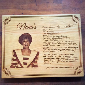 Personalized Engraved Cutting Board with Handwritten Recipe & Photo – Custom Gift for Mom, Grandma, or Chef