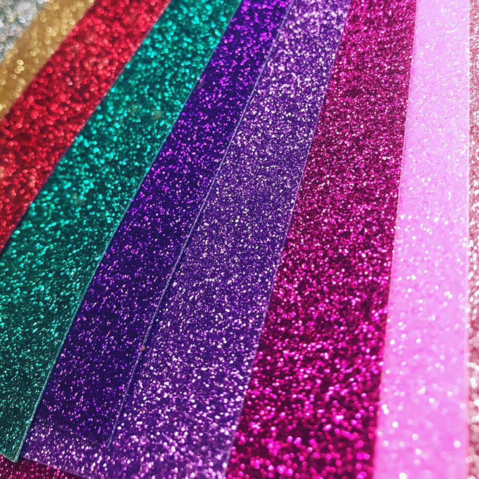 Glitter 1. Siser Moda glitter 2 палитра. Тинтберри глиттер. Плёнка Siser glitter. Цветные блестки.