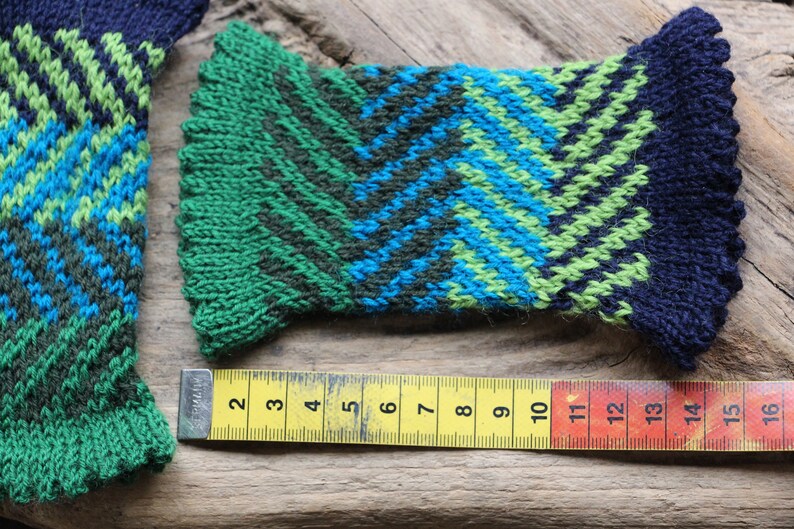 hand warmer Pulse warmer out of wool arm warmer with heringbone pattern