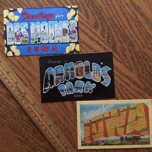 Conjunto de 3 cartões postais vintage com letras grandes originais e não utilizados, com lembranças turísticas retrô de Great Plains Iowa Arnold's Park Des Moines 9