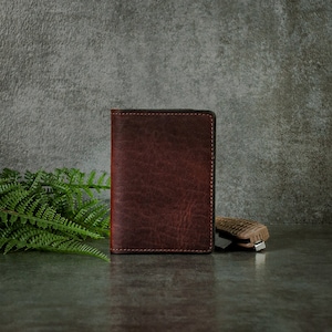 Cartera pequeña para tarjetas de crédito de piel de bisonte rojiza y marrón para hombre, hecha a mano en EE. UU.