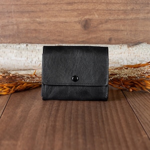 Cartera pequeña de piel negra para mujer, hecha a mano en EE. UU.