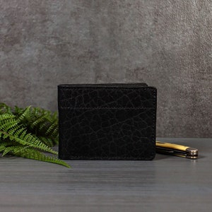 Cartera plegable de piel de bisonte negra para hombre, hecha a mano en EE. UU.