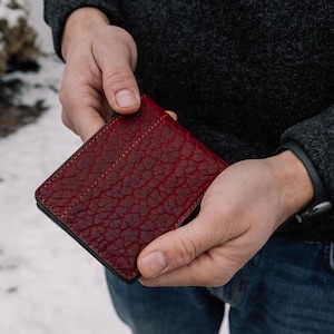 Cartera plegable de piel de bisonte roja y granate, hecha a mano en EE. UU.
