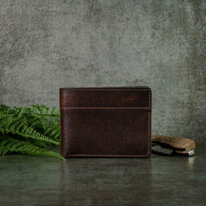 Cartera plegable de piel de bisonte de color marrón rojizo, hecha a mano en EE. UU.