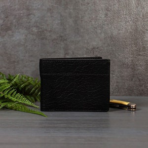 Cartera plegable de piel de bisonte negra con ventana para identificación, billetera clásica hecha a mano para hombres, fabricada en EE. UU.