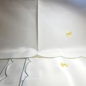 Table Napkins, Embroidered Yellow Daisy, Polyester/Cotton Blend