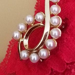 Vintage Costume Jewelry Brooch, Lapel Pin, Swirled Gold Tone Metal, Faux Pearls